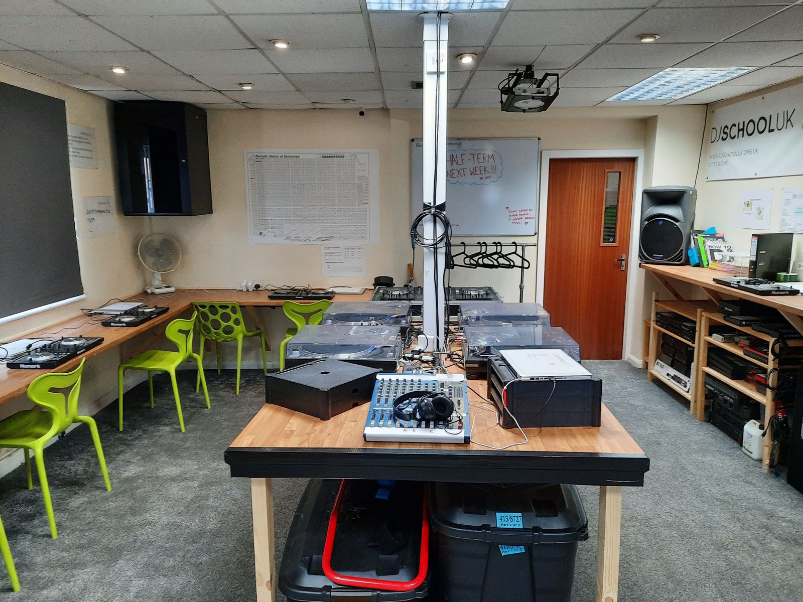 DJ School UK leases new premises