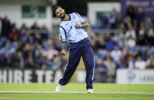Azeem Rafiq receives test backing in fight against institutional racism in cricket