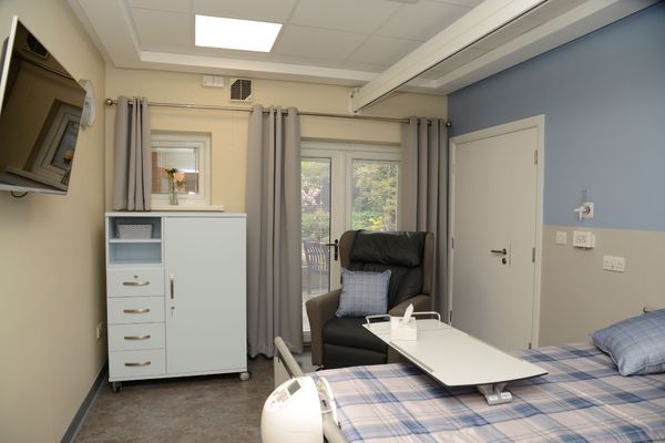 Hospice given £1,000 by Yorkshire West Riding Freemasons