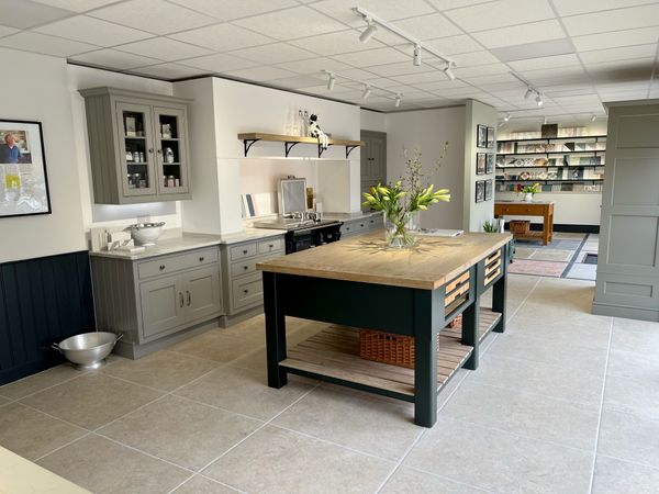 Thomas & Thomas open fabulous new showroom