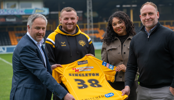 Homebuilder sponsors super league rugby club